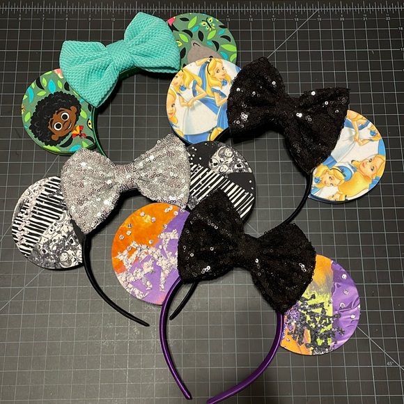 Mickey Mouse Bow Ears Lot of 4 - Encanto Alice Nightmare Christmas Halloween - Picture 1 of 5